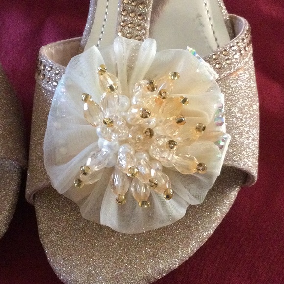 Girls Low Heel Glitter Pump Sandals - Picture 6 of 7